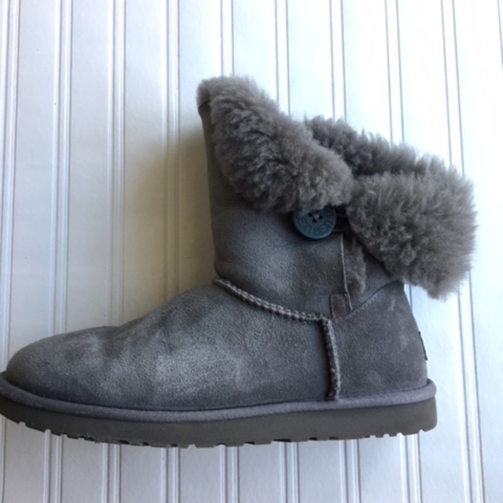 UGG Bailey Button II Gray Short